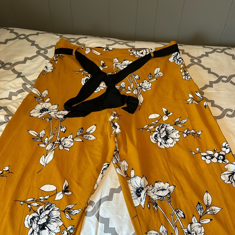 Flowered pants, size L/20, wide leg, size zipper